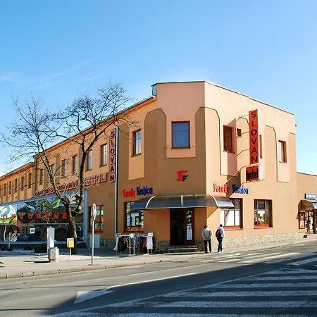 Hotel Slovan Lučenec Exterior foto